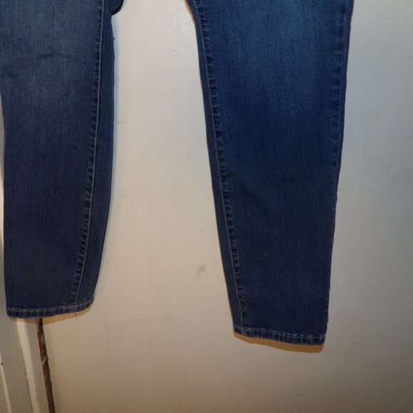 Torrid Mid Rise Skinny Jeans Sz 16 - Picture 3 of 6